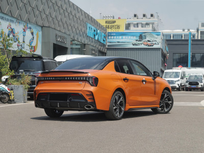 Lynk&Co 03  Фото №4